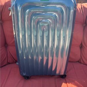 Lojel Wave Suite Case Upright Spinner Luggage